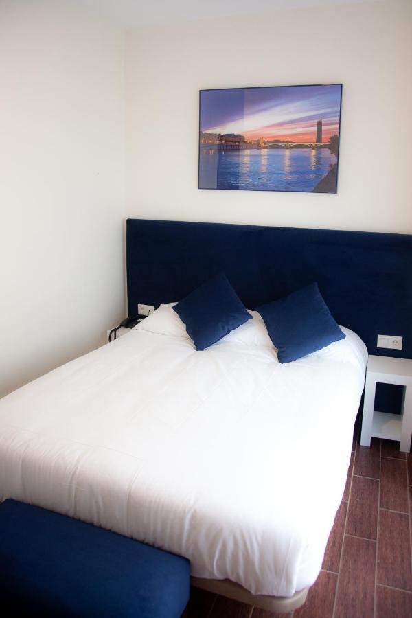 Hotel Noches En Triana Siviglia Esterno foto
