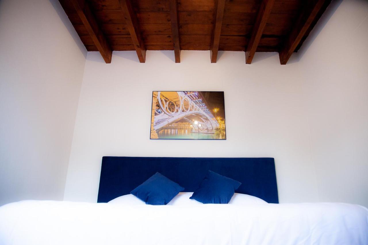 Hotel Noches En Triana Siviglia Esterno foto