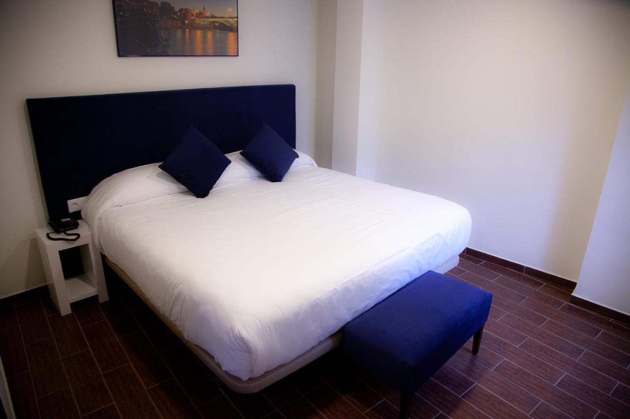 Hotel Noches En Triana Siviglia Esterno foto