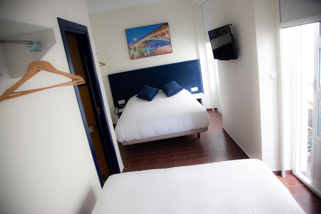 Hotel Noches En Triana Siviglia Esterno foto