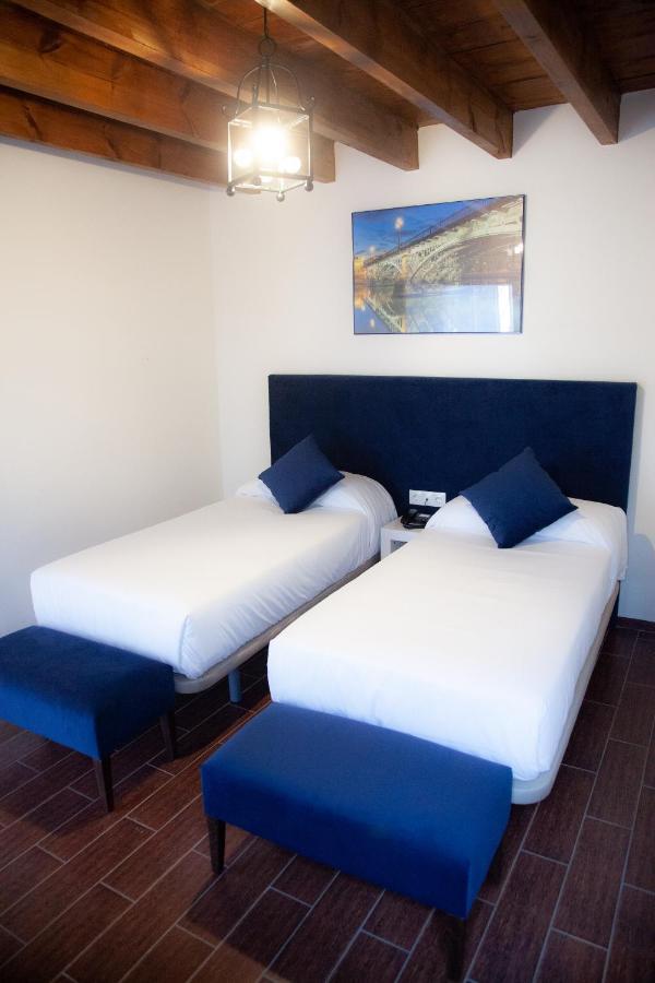 Hotel Noches En Triana Siviglia Esterno foto