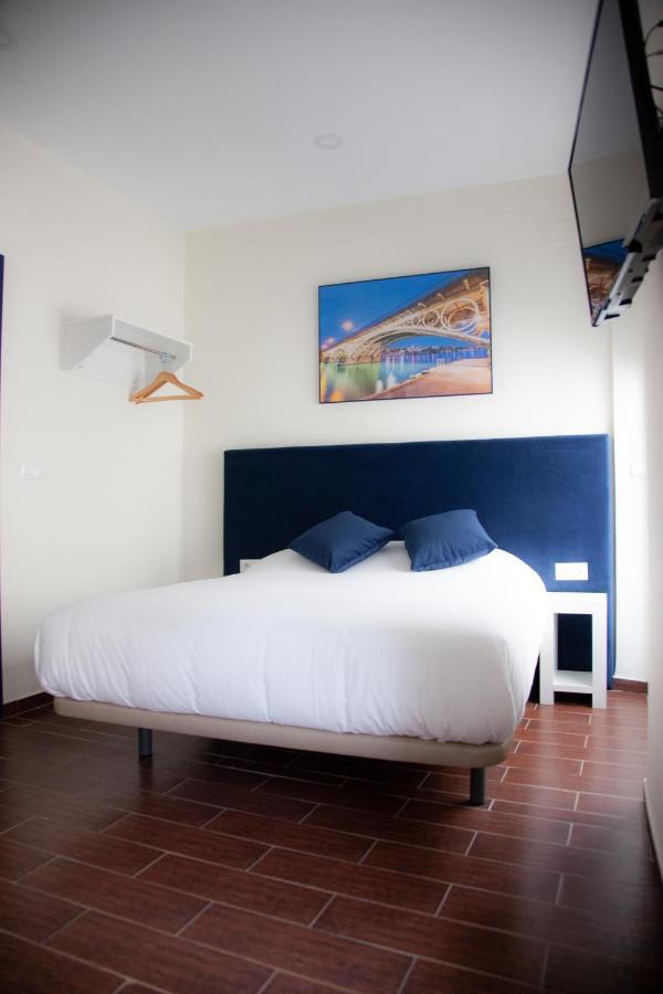 Hotel Noches En Triana Siviglia Esterno foto