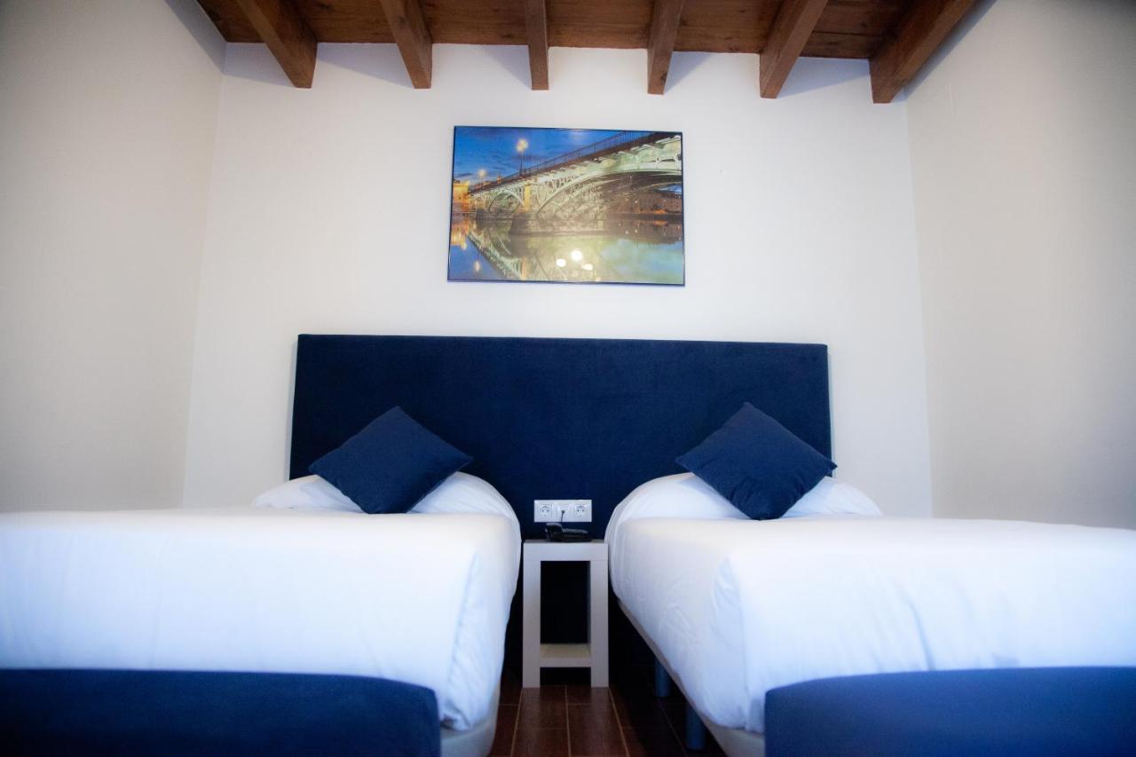 Hotel Noches En Triana Siviglia Esterno foto
